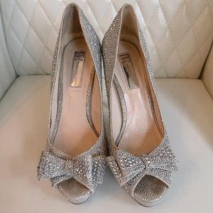 STUNNING! INC Bejeweled Bow Peep toe wedding heels size 6 1/2